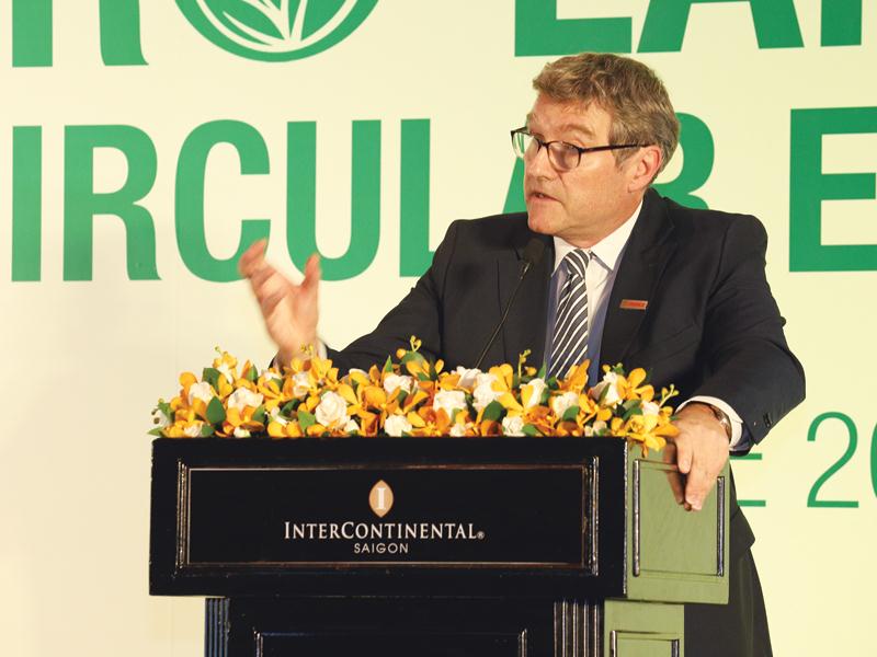 Ông Philippe Richart, Tổng giám đốc Công ty INSEE Việt Nam phát biểu tại Hội nghị