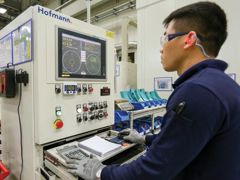 Việt Nam sẽ ưu tiên thu hút các Dự án công nghệ cao. Trong ảnh: Sản xuất tại nhà máy GE Hải Phòng. Ảnh: Đức Thanh