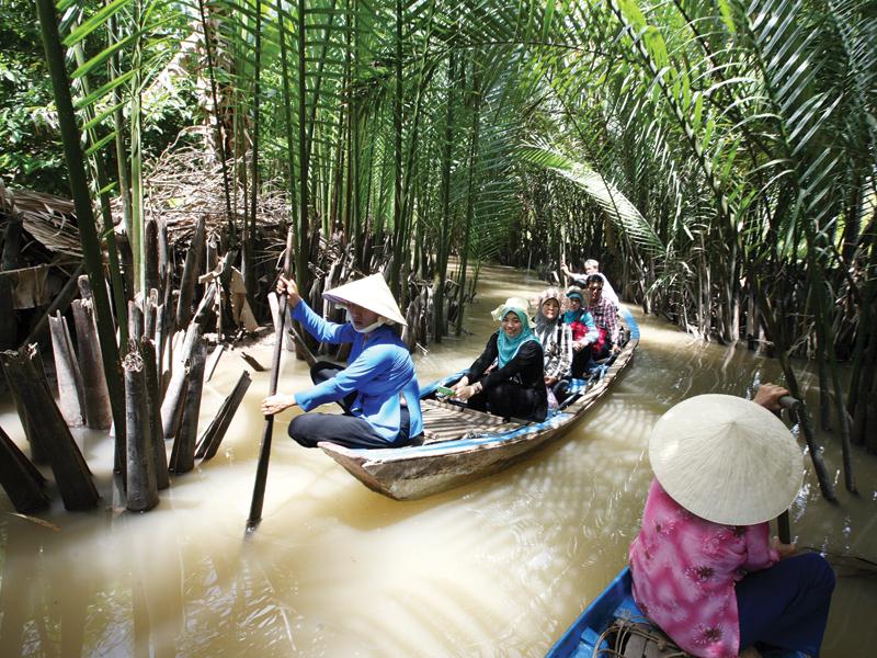 Theo quy định hiện hành, lãnh đạo công ty du lịch phải có bằng cấp chuyên ngành lữ hành. Ảnh: Đ.T