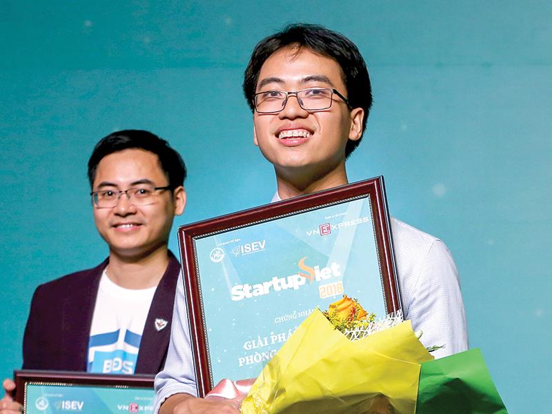 Bùi Hải Nam và Datamart được vinh danh quán quân tại Cuộc thi Start-up Việt 2018.