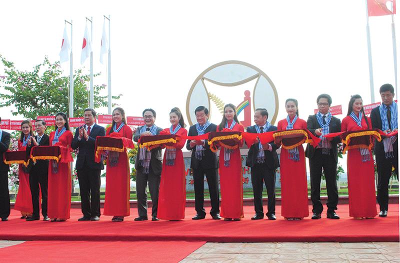 Lễ khánh thành Khu công nghiệp Hữu nghị Việt Nam - Nhật Bản. Ảnh: Hữu Phúc