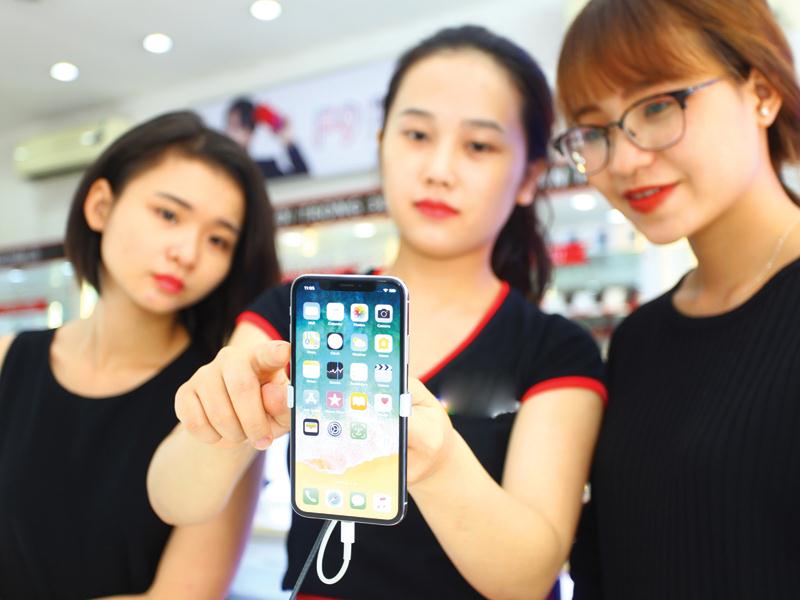 Nhiều thông tin cho biết, Apple có thể chuyển sản xuất iPhone từ Trung Quốc sang các nước khác. Ảnh: Lê Toàn