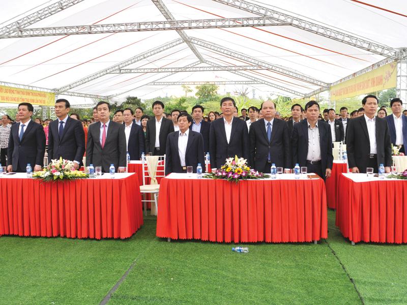 Lãnh đạo tỉnh Thái Bình và các doanh nghiệp tại lễ phát động Thi đua đẩy mạnh sản xuất, kinh doanh năm 2019.