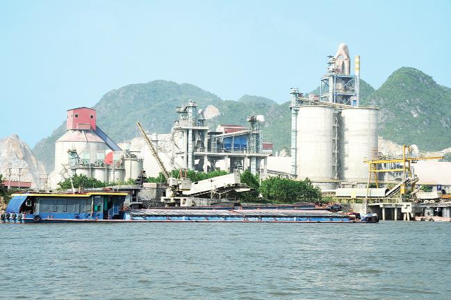Xi măng Xuân Thành (Hà Nam), một trong những nhà máy xi măng sẽ bị thanh tra hoạt động khai thác khoáng sản đợt này.