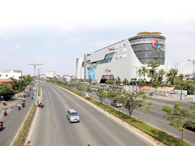 Đường Phạm Văn Đồng với 12 làn xe và trung tâm thương mại Gigamall tạo sức bật mới cho bất động sản Bắc TP.HCM. Ảnh: Gia Huy