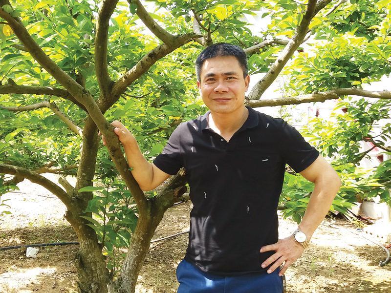 Anh Nguyễn Thái Hoàng trực tiếp tới các vùng nuôi trồng, sản xuất nông nghiệp để gây dựng chuỗi liên kết.