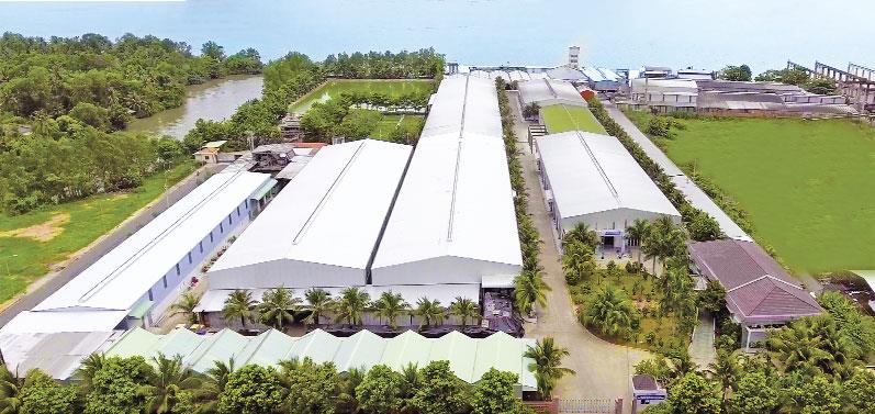 Cụm nhà máy sản xuất của Công ty TNHH Chế biến Dừa Lương Quới.