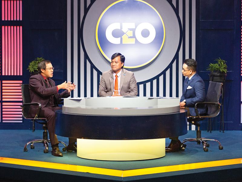 doanh nhân Dương Long Thành cùng 2 chuyên gia bên Bàn tròn CEO.