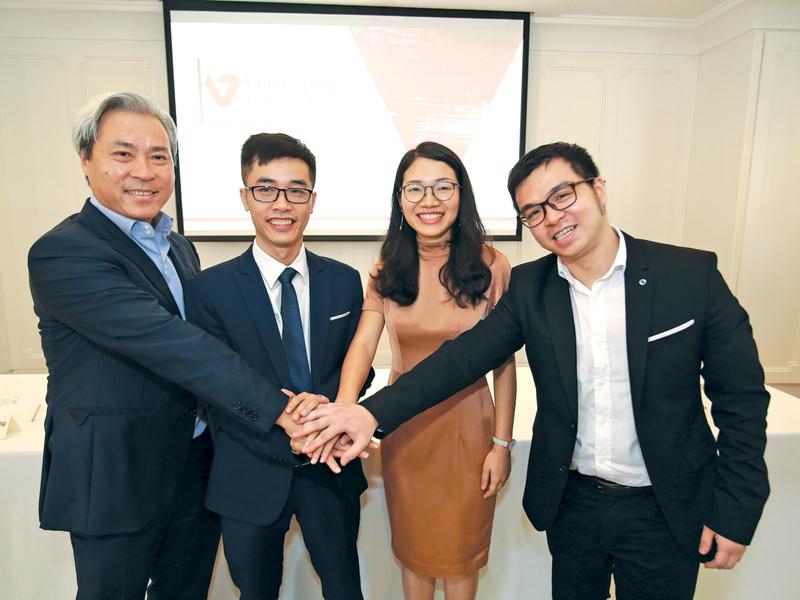 Năm 2018, các công ty khởi nghiệp ở Việt Nam đã nhận được 889 triệu USD vốn từ các quỹ đầu tư, gấp 5 lần so với năm 2016. Trong ảnh: Công ty cổ phần FastGo Việt Nam và Vinacapital Ventures ký kết thỏa thuận đầu tư chiến lược.