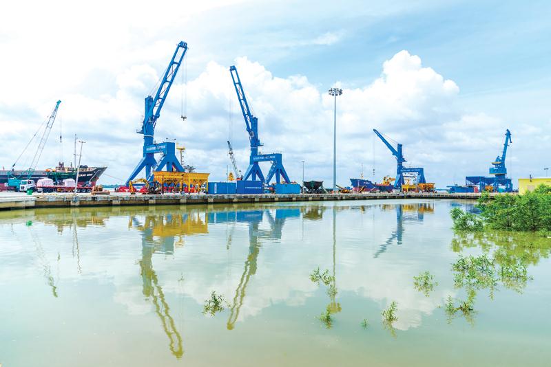Cảng Sài Gòn có vị trí thuận lợi, mớn nước sâu, công nghệ xử lý hàng hóa hiện đại.