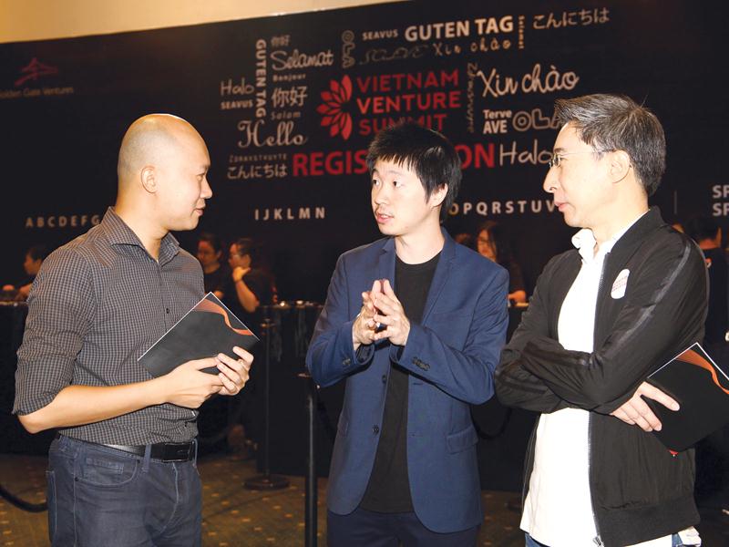Các nhà đầu tư và đại diện start-up trao đổi về các ý tưởng khởi nghiệp bên lề Vietnam Venture Summit 2019 tại TP.HCM.
