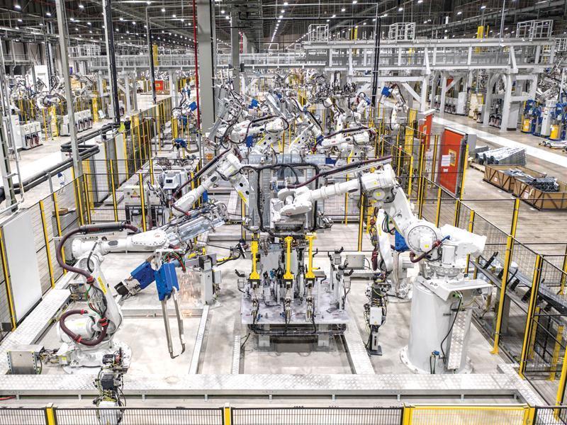 Có 1.200 robot được trang bị tại Nhà  máy ô tô VinFast.