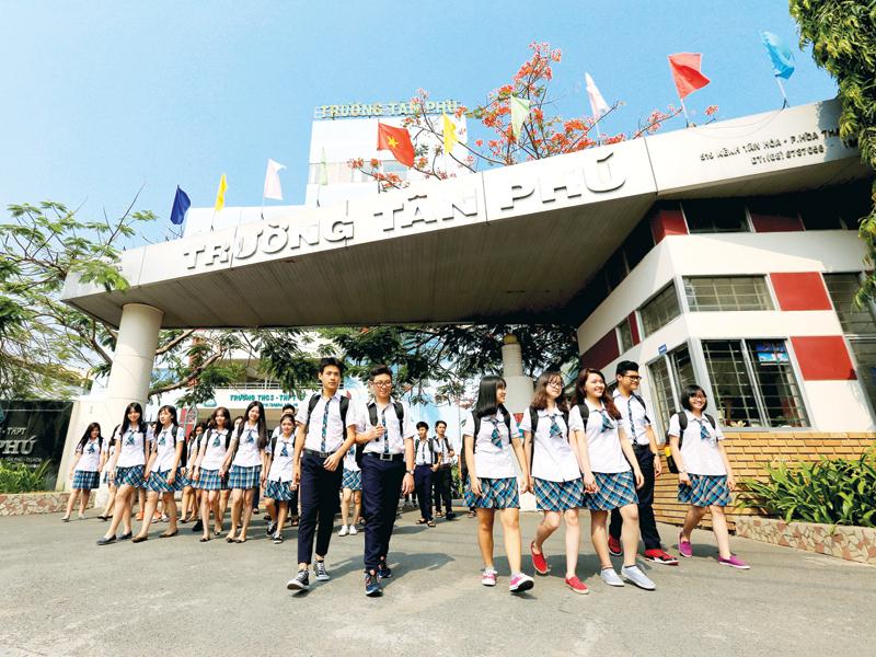 Còn tại Đại học RMIT Việt Nam, học phí cho chương trình đại học khoảng 500 - 800 triệu đồng cho toàn bộ khóa học.