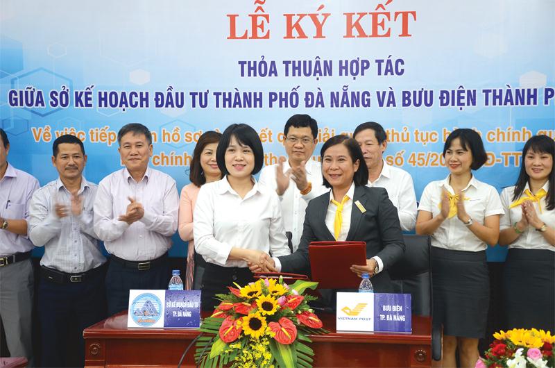 Sở Kế hoạch và Đầu tư Đà Nẵng ký kết với Bưu điện về việc vận chuyển hồ sơ