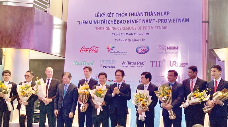 Ra mắt Liên minh Tái chế bao bì Việt Nam (PRO Vietnam) với sự tham gia của các nhà đầu tư Việt Nam và Hoa Kỳ.