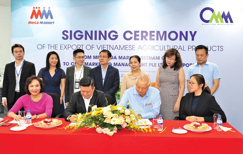 Lễ ký kết hợp tác xuất khẩu hàng nông sản Việt sang Singapore giữa MM Mega Market Việt Nam và CMM Singapore