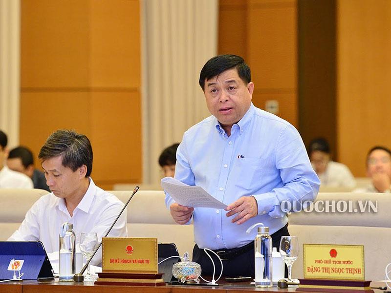 Bộ trưởng Bộ Kế hoạch Đầu tư Nguyễn Chí Dũng trình bày Tờ trình Luật Đầu tư PPP