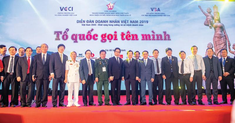 Khát vọng hùng cường và sứ mệnh của doanh nhân đang là mối quan tâm của cả cộng đồng doanh nhân Việt.