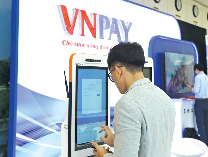 VNPay tích hợp giải pháp thanh toán bằng QR Pay trên Mobile banking. Ảnh: Đức Thanh
