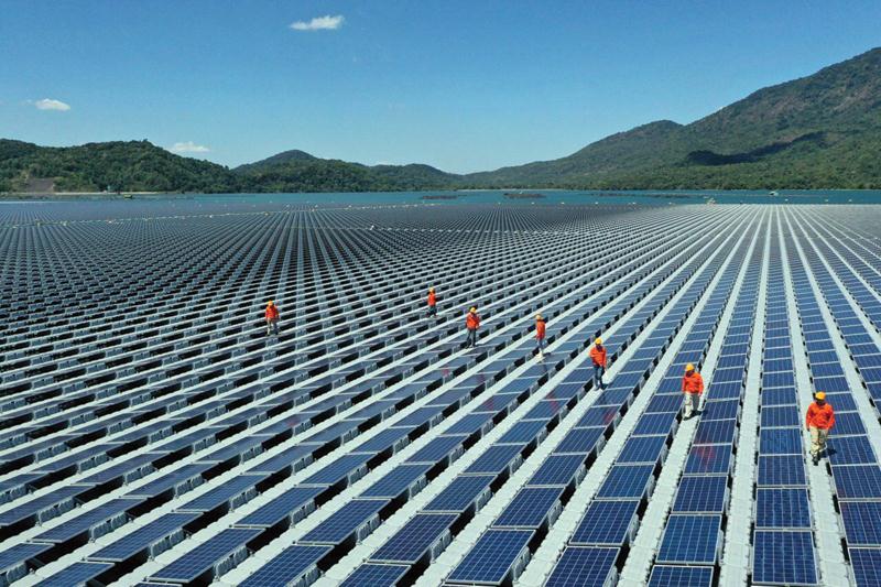 Hiện có 121 Dự án điện mặt trời được bổ sung vào quy hoạch, song mới đóng góp 1,5% tổng sản lượng điện. Ảnh: T.H