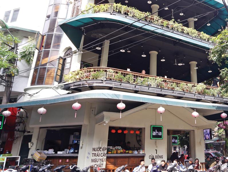 Thị trường chuỗi quán cà phê còn khá rỗng ở tầm quy mô lớn. Trong ảnh: Một quán cà phê thuộc chuỗi Aha tại Hà Nội. Ảnh: Đ.T