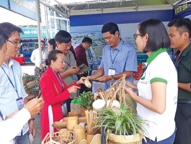 Nhiều sản phẩm của tỉnh Kiên Giang tham dự Hội chợ đặc sản vùng miền tại Hà Nội.