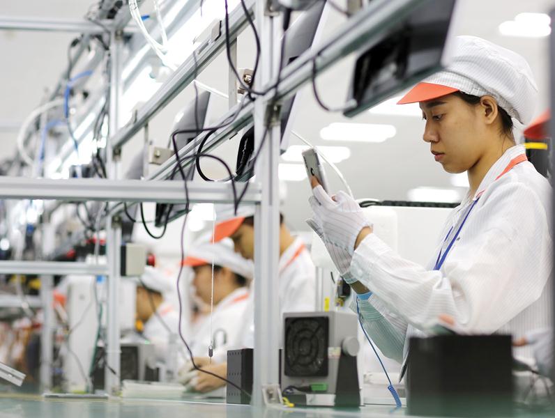 Nhà máy sản xuất điện thoại VinSmart tại Hòa Lạc. Ảnh: Lê Minh Sơn