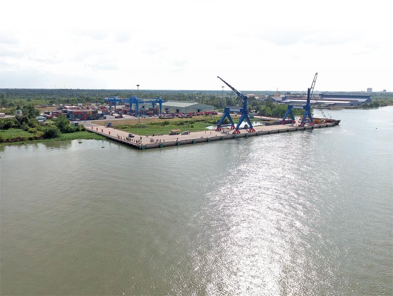 Với diện tích 128 ha, Cảng tổng hợp Định An dự kiến hoàn thành vào quý II/2020, tiếp nhận tàu hàng 30.000 - 50.000 tấn.