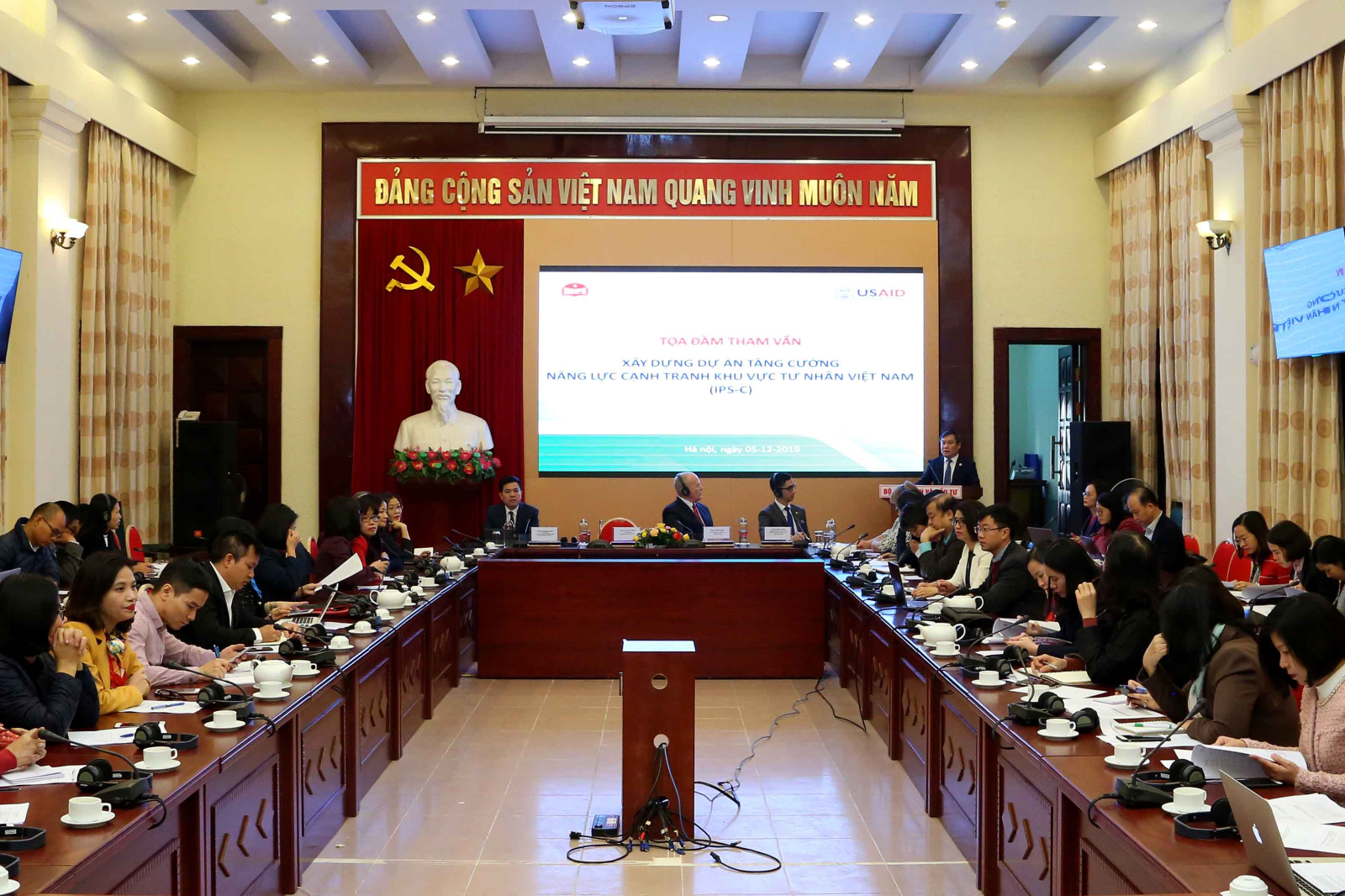 Các ý kiến tại tọa đàm cơ bản đánh giá cao ý nghĩa và nội dung của Dự án Tăng cường năng lực cạnh tranh khu vực tư nhân Việt Nam.