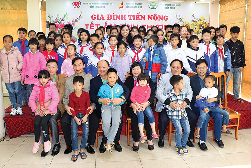 Sao Đỏ 2001 Nguyên Hồng Phong luôn mong muốn sẻ chia hạnh phúc, ấm no tới mọi gia đình.