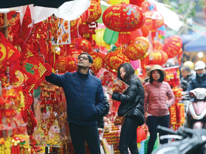Nhiều du khách nước ngoài chọn Việt Nam là điểm đến trải nghiệm đón năm mới thông qua các ứng dụng du lịch trực tuyến. Ảnh: Đức Thanh