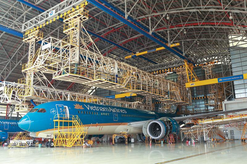 Dịch vụ sửa chữa, bảo dưỡng tàu bay sẽ giúp Vietnam Airlines bù đắp cho sự chững lại về doanh thu, lợi nhuận của lĩnh vực vận tải.