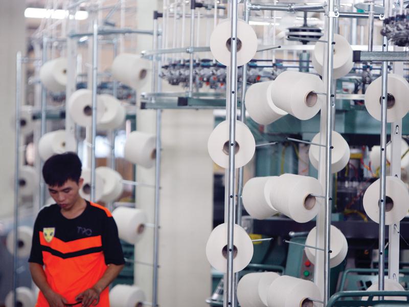 Nguyên vật liệu, nhất là của ngành dệt may đã được thông quan giúp doanh nghiệp đủ hàng để sản xuất.