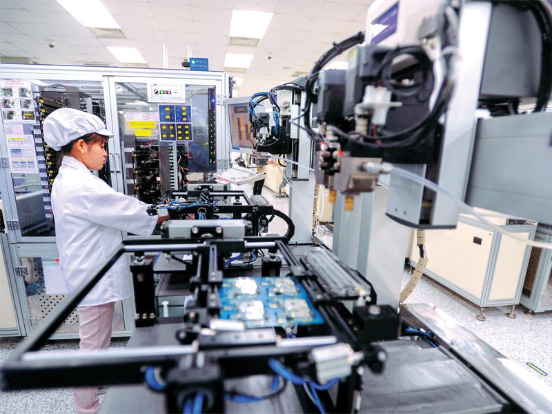 Dây chuyền sản xuất trong nhà máy của Samsung tại Thái Nguyên.