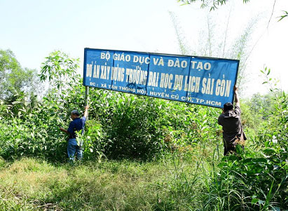 Đến nay, Dự án Xây dựng Trường đại học Du lịch Sài Gòn mới chỉ “đầu tư” được tấm biển.