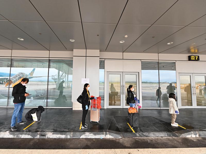 Sân bay Vân Đồn áp dụng quy trình đặc biệt an toàn đón khách về từ vùng dịch.