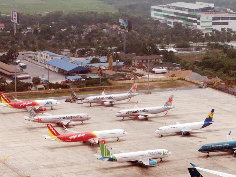 Nhiều máy bay đang phải nằm đất, khiến cơ quan quản lý nhà nước thận trọng cấp phép Dự án hàng không mới. Ảnh: Đức Thanh