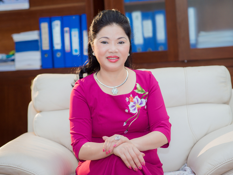 Bà Vũ Thị Thà, Chủ tịch HĐQT kiêm Tổng giám đốc DragonGroup.