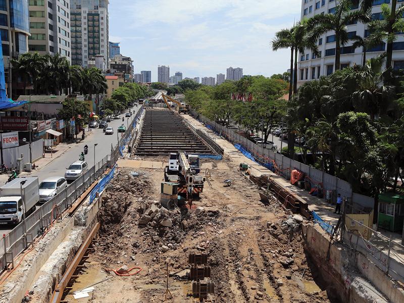 Tiến độ hầu hết các gói thầu xây lắp của Dự án Tuyến metro số 1 Hà Nội đều bị vỡ rất sâu. Ảnh: Đ.T