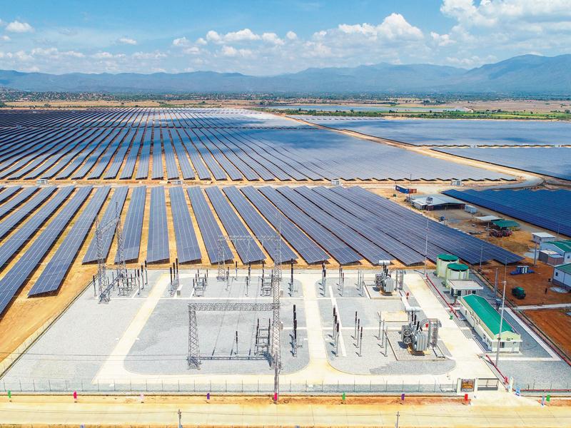 Cụm nhà máy điện mặt trời của BIM tại Ninh Thuận sản xuất khoảng 600 triệu kwh/năm, phục vụ gần 200.000 hộ dân, giảm thải gần 304.400 tấn CO2 mỗi năm.