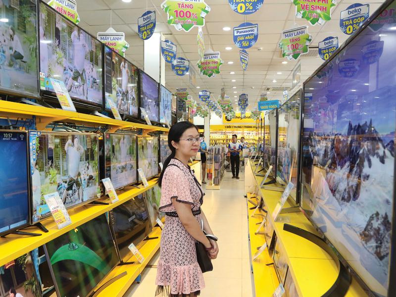 Thị trường bán lẻ Việt Nam dự báo tiếp tục tăng trưởng và chạm ngưỡng 180 tỷ USD vào năm 2020. Trong ảnh: Chuỗi cửa hàng của Thế giới Di động. Ảnh: Lê Toàn