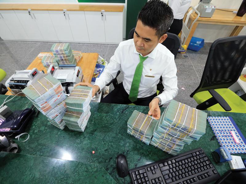 Việt Nam hiện nay có thể giảm thêm lãi suất, đẩy mạnh tín dụng để hỗ trợ tăng trưởng. Ảnh: Đ.T