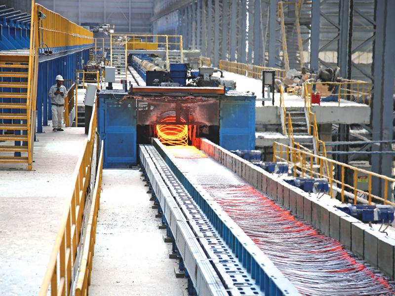 Sản xuất thép tại nhà máy Hòa Phát-Dung Quất.