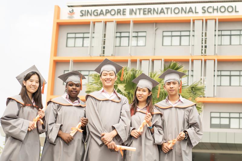 Học sinh tốt nghiệp  Trường Quốc tế Singapore.
