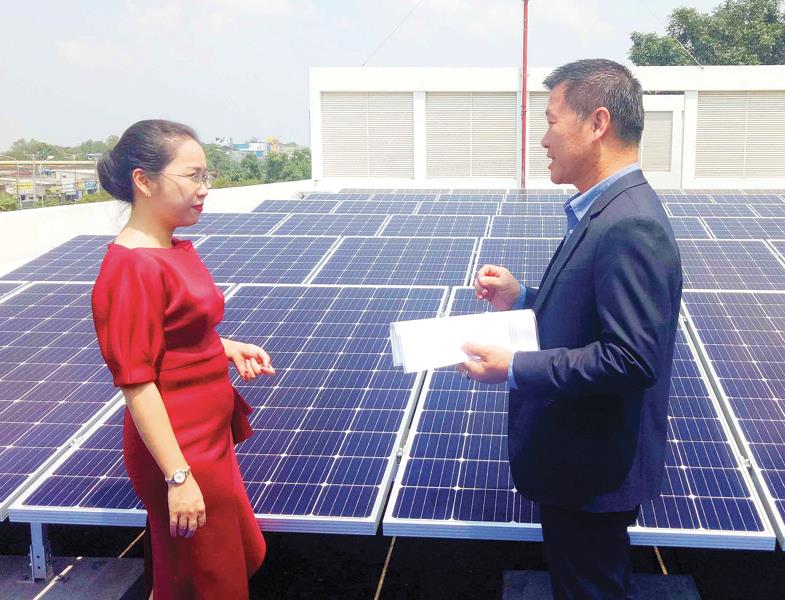 Tập đoàn Sembcorp (Singapore) cùng với các đối tác Becamex IDC, VSIP hợp tác thực hiện Dự án điện mặt trời tại Việt Nam. Ảnh: Lê Toàn