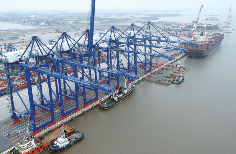 Cảng HICT có thể tiếp nhận tàu container sức chở lên đến 14.000 TEU. Ảnh: Đức Thanh