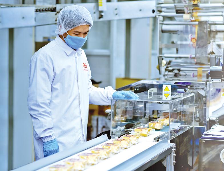Sản phẩm bánh trung thu Kingdom được sản xuất trên dây chuyền tự động, công nghệ sản xuất và đóng gói hiện đại cùng bí quyết tạo nên hương vị đặc biệt hấp dẫn.