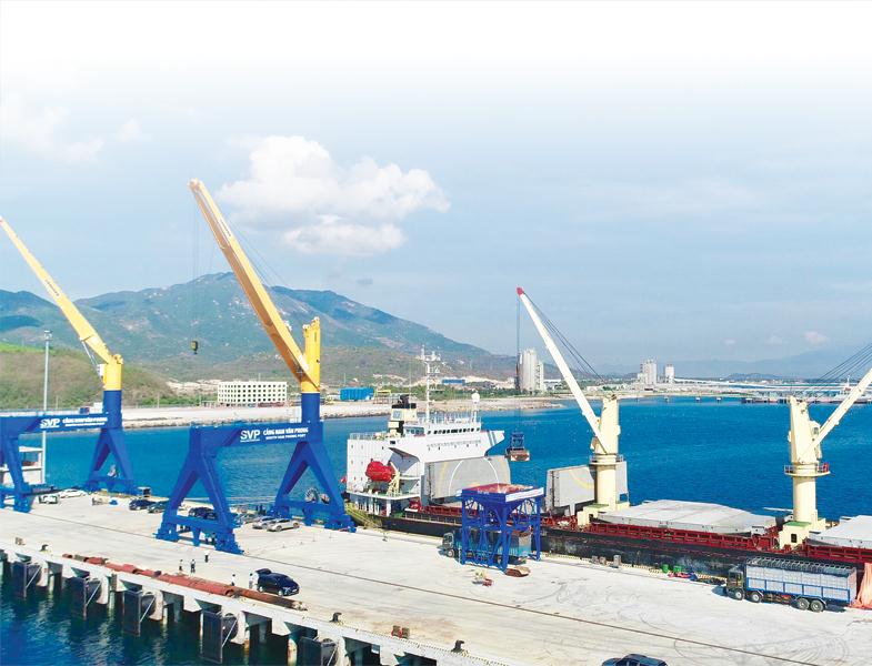 Cảng tổng hợp Nam Vân Phong đã đón chuyến hàng cập cảng đầu tiên.