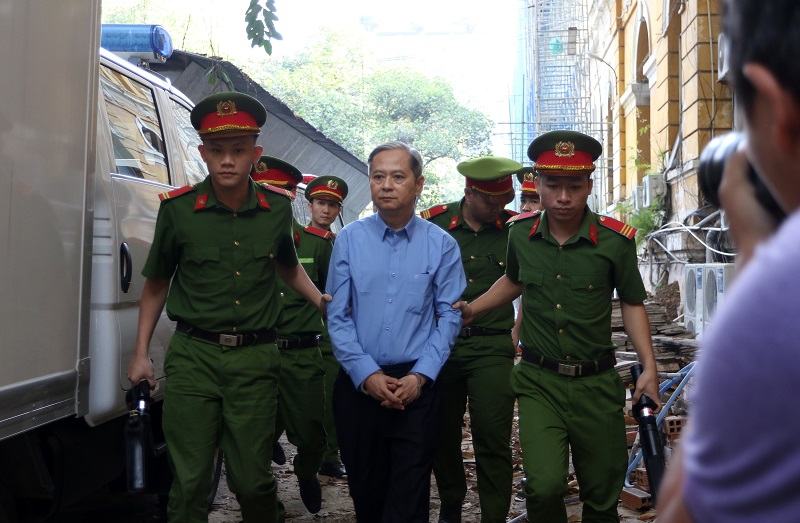 Cựu Phó chủ tịch UBND TP.HCM Nguyễn Hữu Tín ra tòa phiên xét xử tháng 12/2019 vì giao không đấu giá 5.000 m2 tại số 15 Thi Sách, quận 1 cho Vũ 