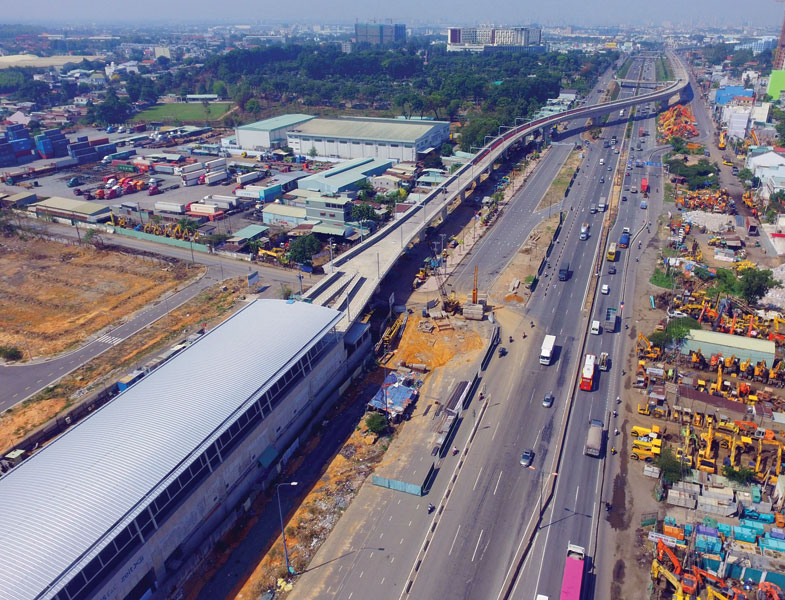 Tuyến metro Suối Tiên - Bến Thành (TP.HCM) đã dần lộ diện sau 8 năm xây dựng. Ảnh: Lê Toàn